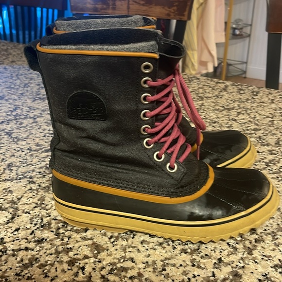 Women’s Sorel Winter Boots - Size 9 (Like New) - Picture 3 of 6